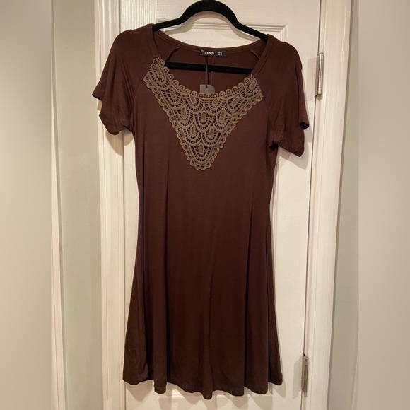 NWT Thanth Brown V Neck Short Sleeve Embroidered Mini Peasant boho Dress Size L - Picture 1 of 10
